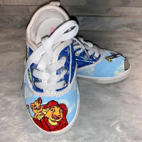 Hand painted Lion king boy or girl shoes. Size 7c - Picture 3 of 7
